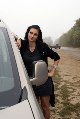./pic/Girl_and_car_1.jpg